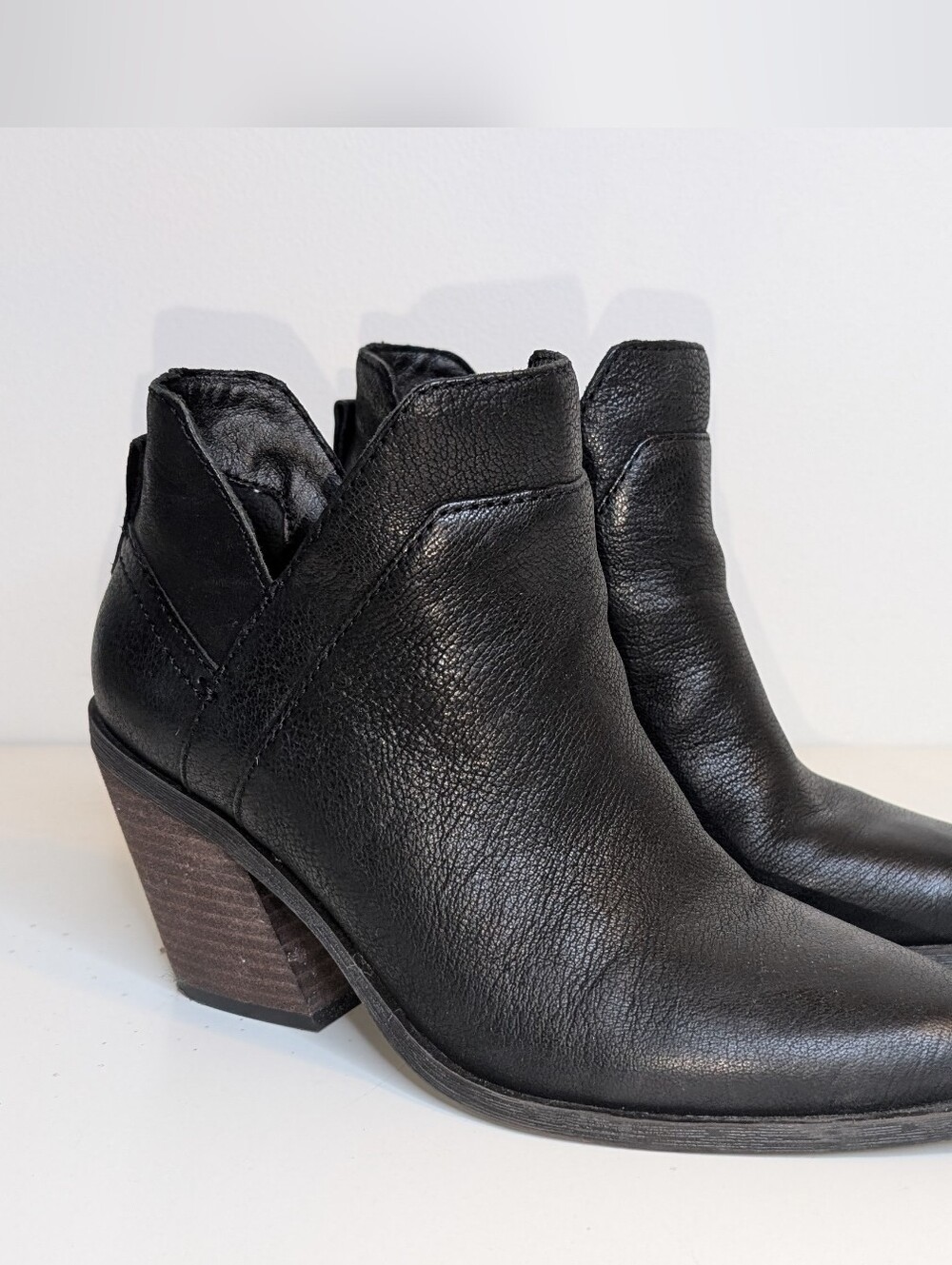 Black Leather Booties Crown Vintage Size 7 1/2